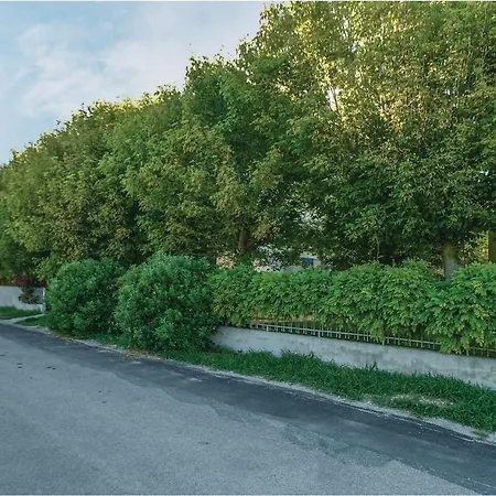 Apartment 3 Bedroom Beautiful In Rimini