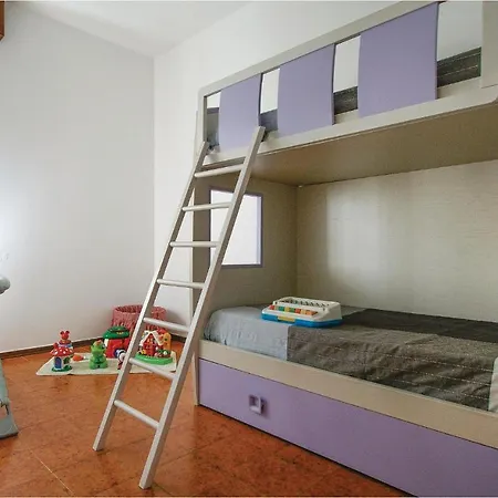 Apartment 3 Bedroom Beautiful In Rimini