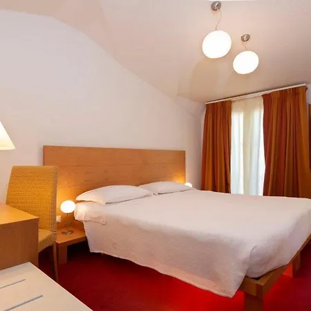 Accademia Hotel