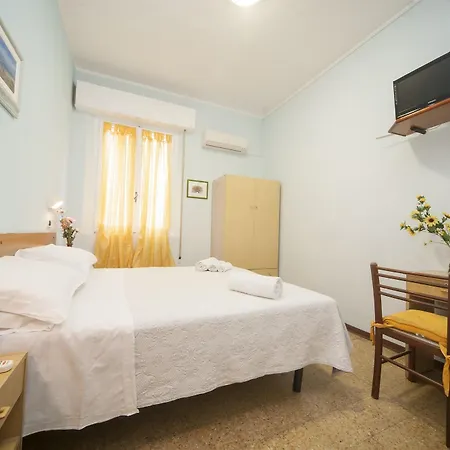 Eliseo Hotel 2*