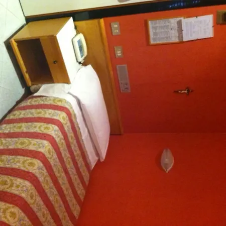Junior Hotel