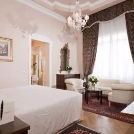 Grand Hotel