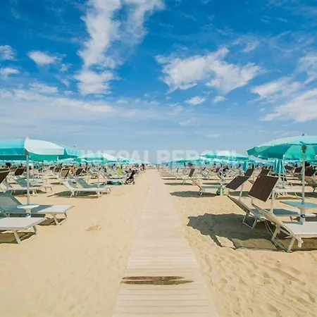 River Fronte Mare Con Piscina