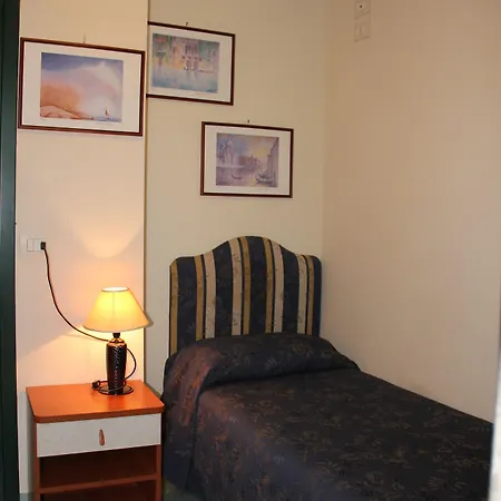 River Fronte Mare Con Piscina Hotell Rimini