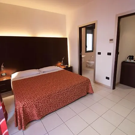 Domus מלון דירות 4*
