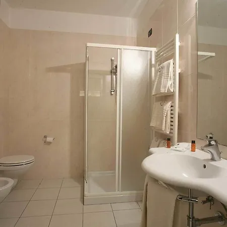 מלון דירות Domus 4*