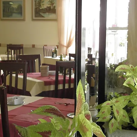 Crosal Hotel