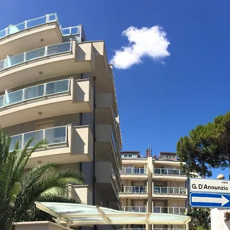 La Marina *