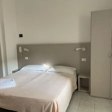 Ideal Hotel 3*