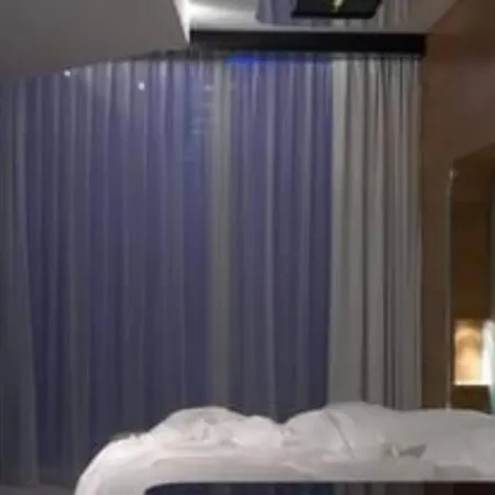 I-suite Hotel
