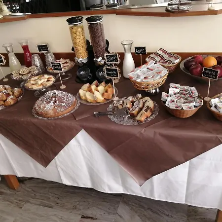Luca Hotel *