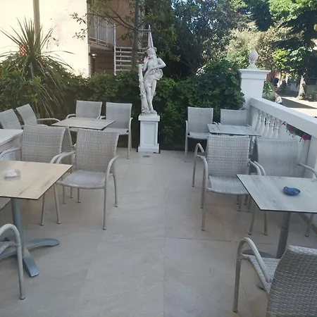 Otel Amica 2*