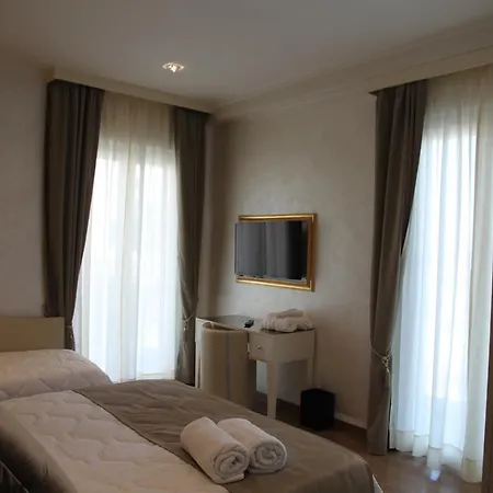 Amsterdam & Hotel 4*