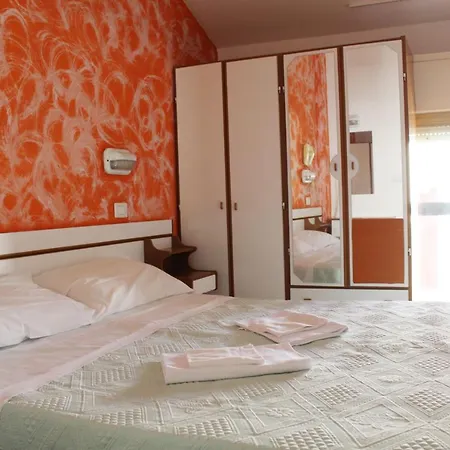 Luna Hotel 3*