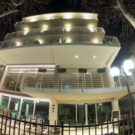 Half Moon Airport Restaurant فندق مبيت وإفطار 3*