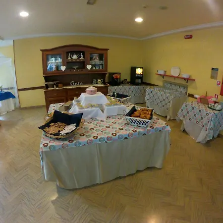 فندق مبيت وإفطار Half Moon Airport Restaurant 3*