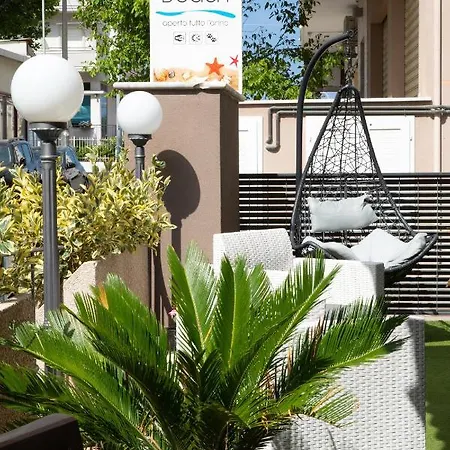 Hotel Noah 3*