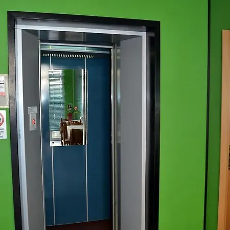 Hot N' Fun Berna Hotel