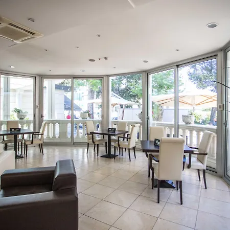 Regina Elena 57 & Oro Bianco Otel Rimini