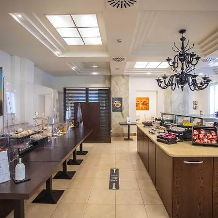 Regina Elena 57 & Oro Bianco Otel Rimini