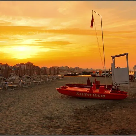 Hotel Accademia 3*