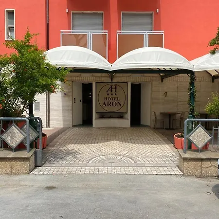 Aron Hotel