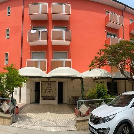 Hotel Aron 3*