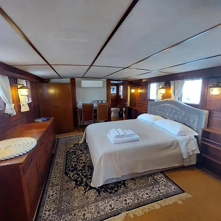 House Boat Botel Rimini