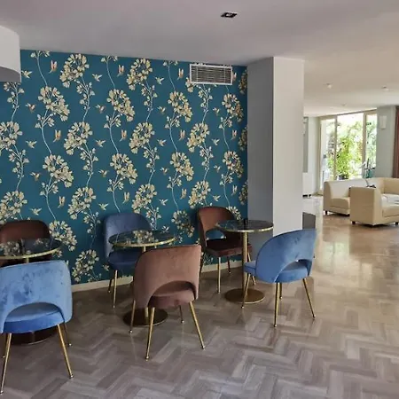 Aura Living Hotel 3*