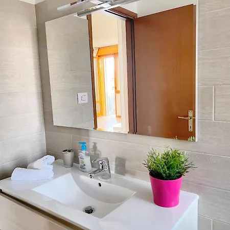 Apartment Lovely A Due Passi Dal Mare *
