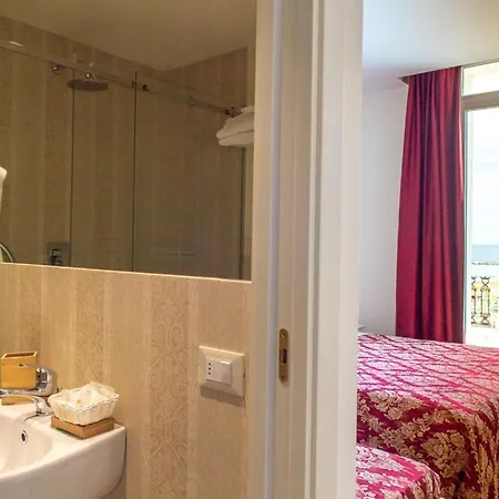 Lido Hotel 3*