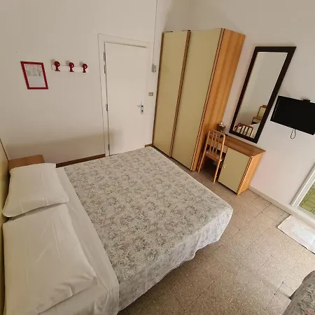 Camelia Hotell 2*