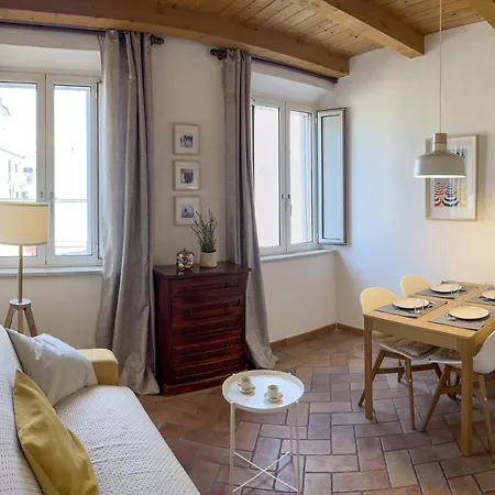 Apartment Dans Agreable Maison De Centre Historique De Rimini