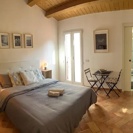 Апартаменты Dans Agreable Maison De Centre Historique De *