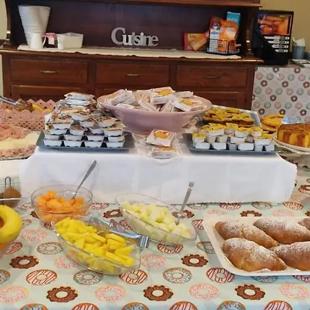 فندق مبيت وإفطار Half Moon Airport Restaurant ريميني