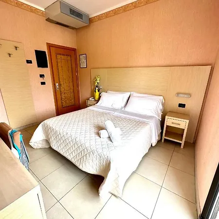 Metropole Hotel 3*