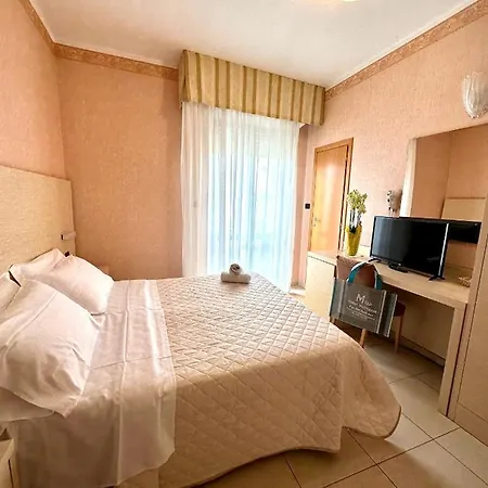 Metropole Hotel 3*