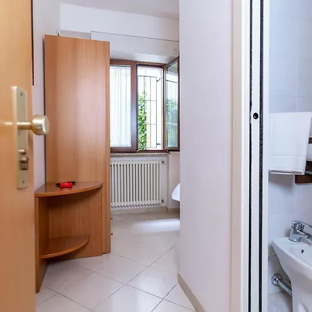 Greta Hotel 2*