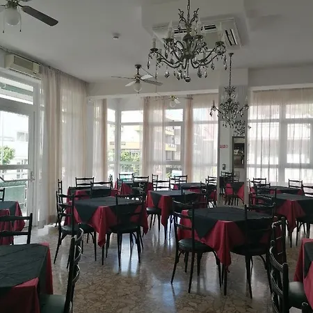 Hotel Nova Dhely 3*