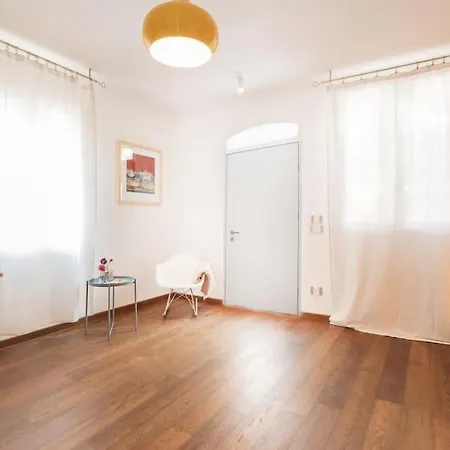 La Casetta Con La Porta Rimini