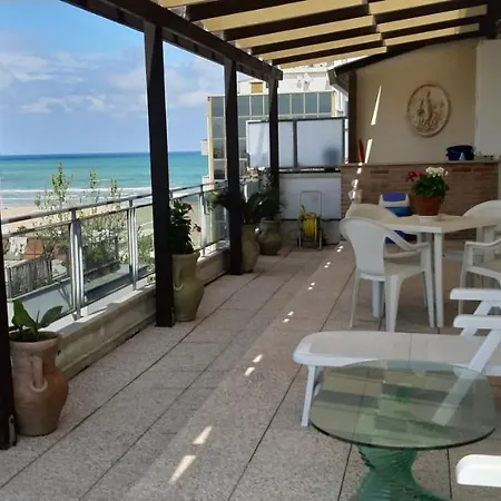 Attico 50 Metri Dal Mare A Casa vacanze *