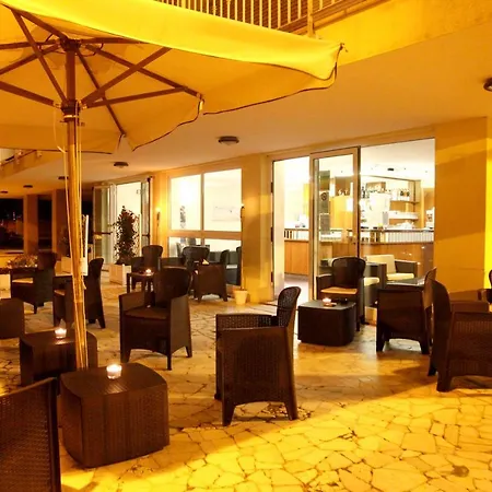 Hotel Alfa - Spiaggia Inclusa Con Pacchetti Personalizzati 2* Rímini