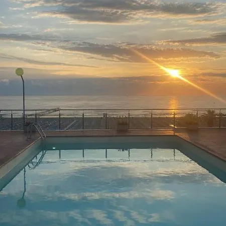 Hotel Golden 3*