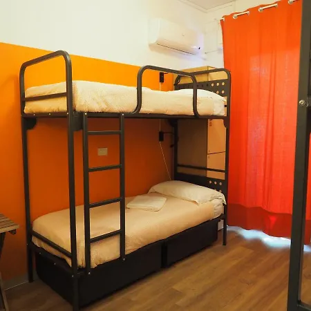Sunflower Backpacker & Bar Vandrarhem Rimini