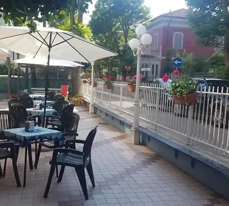 Rita Hotel *
