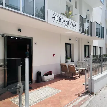 Отель Adria Nuova