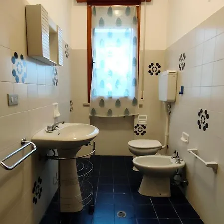 Borghesi Fronte Con Parcheggio Privato