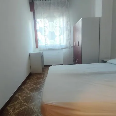 Borghesi Fronte Con Parcheggio Privato