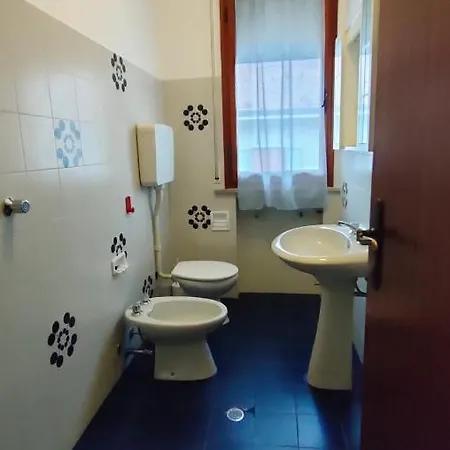 Borghesi Fronte Con Parcheggio Privato