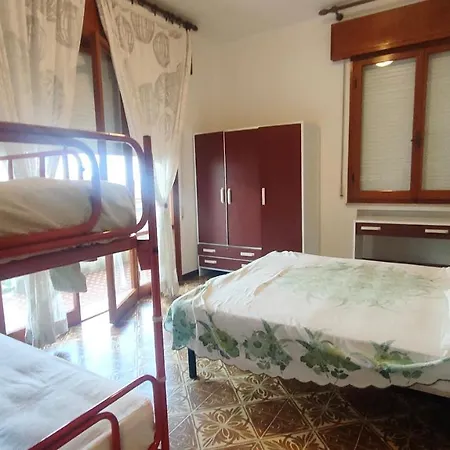 Borghesi Fronte Con Parcheggio Privato Lägenhet